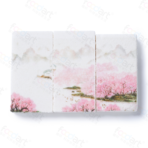 糕点装饰中，如何巧妙运用对比色与和谐色，营造不同氛围？