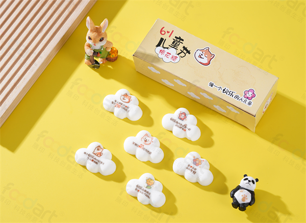  甜品设计师是如何将自然元素与糕点装饰完美融合的？